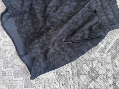 Lululemon Spotted Black/Grey Shorts | Sz 6