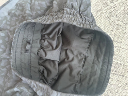 Lululemon Spotted Black/Grey Shorts | Sz 6