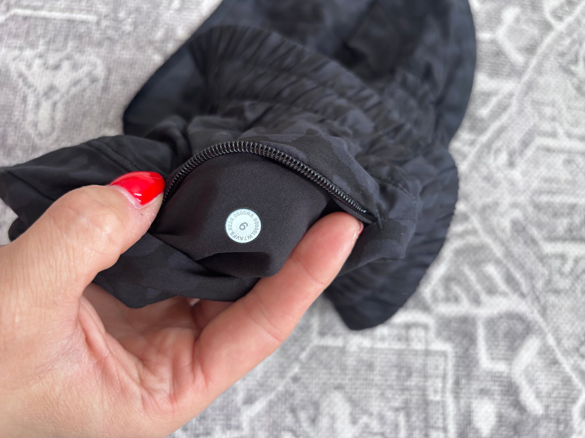 Lululemon Spotted Black/Grey Shorts | Sz 6