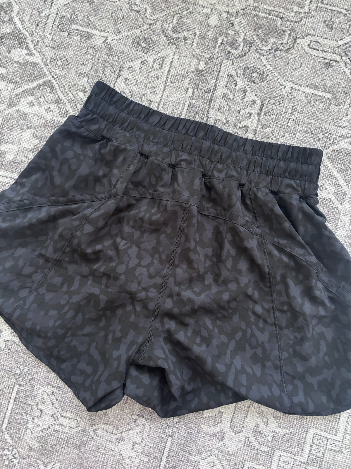 Lululemon Spotted Black/Grey Shorts | Sz 6