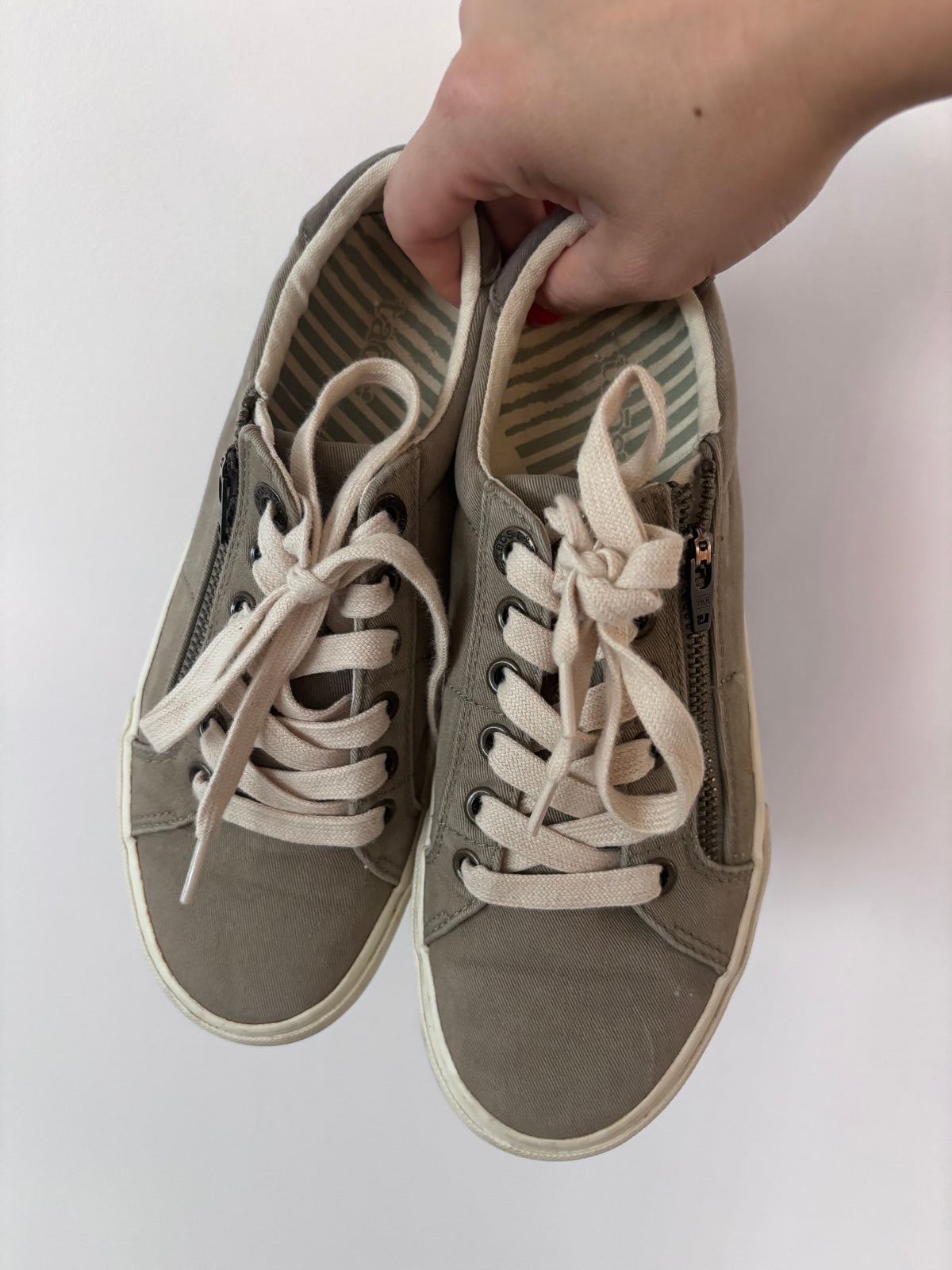 Taos Z-Soul Sneakers Sz