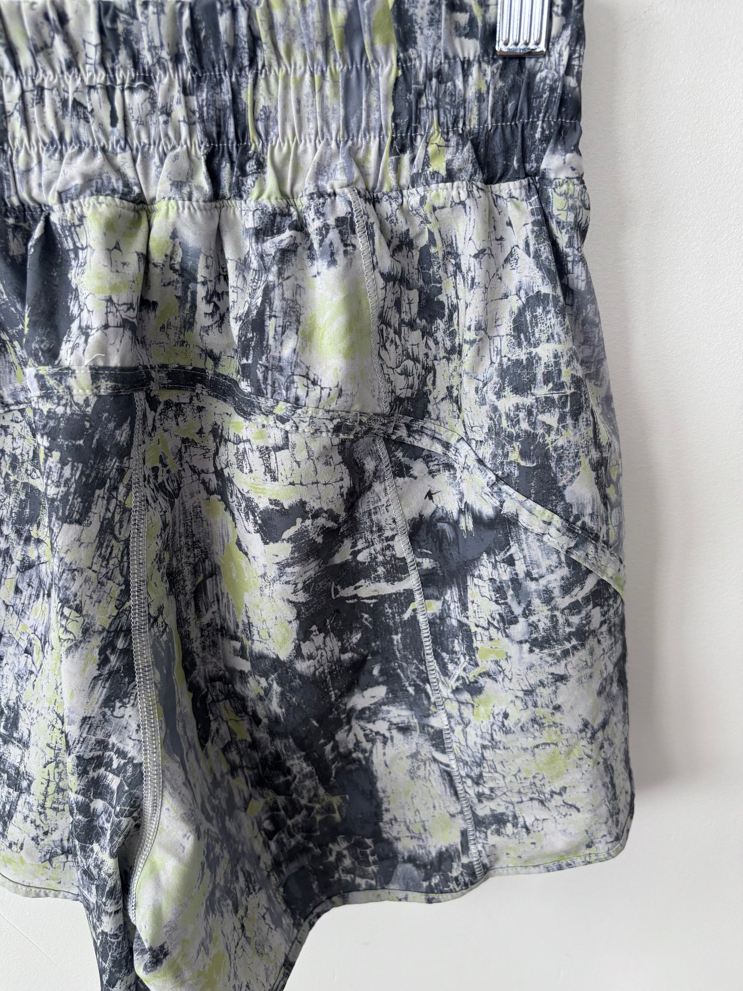 Lululemon Track That High Rise Short 5" Cinder Grain Smoked Spruce Multi (flaw) | Sz 6