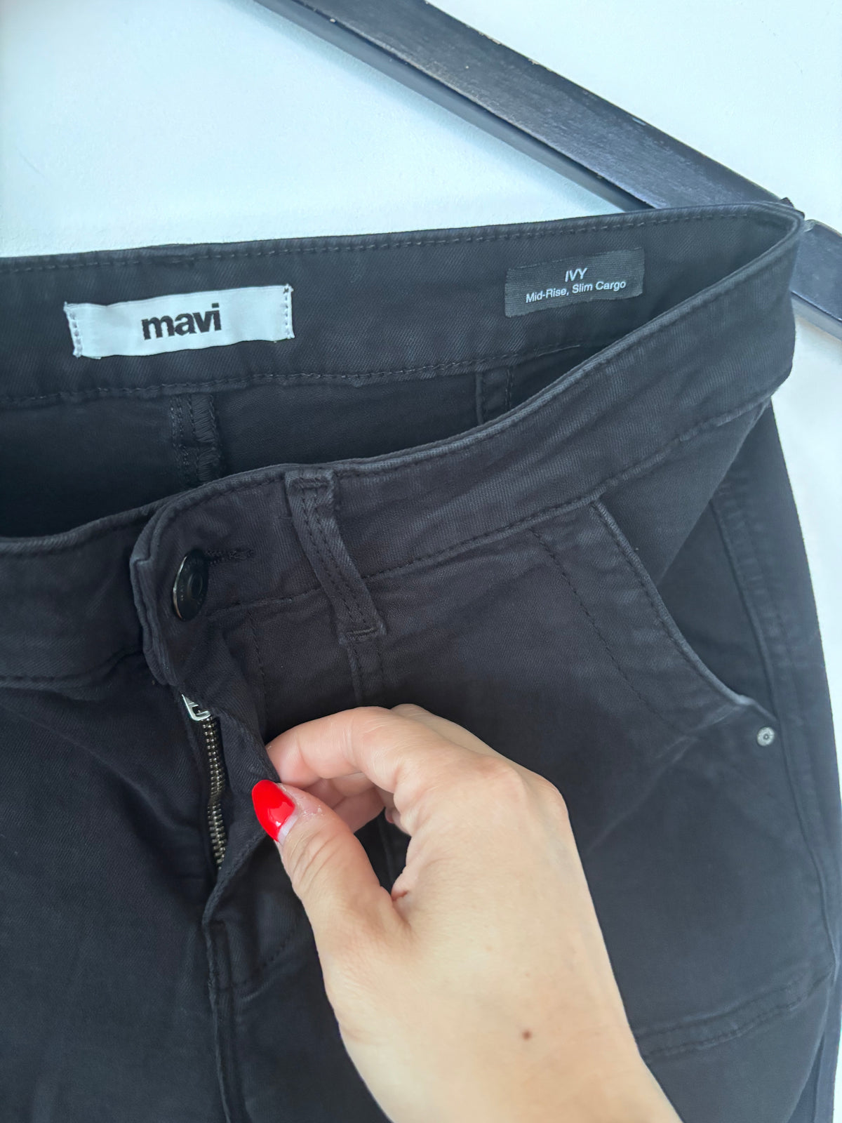 Mavi Ivy Slim Cargo Pants in black | Sz 28