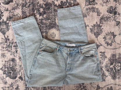 Garage Ex-boyfriend Distressed Light Wash Jeans | Sz 30 or 11