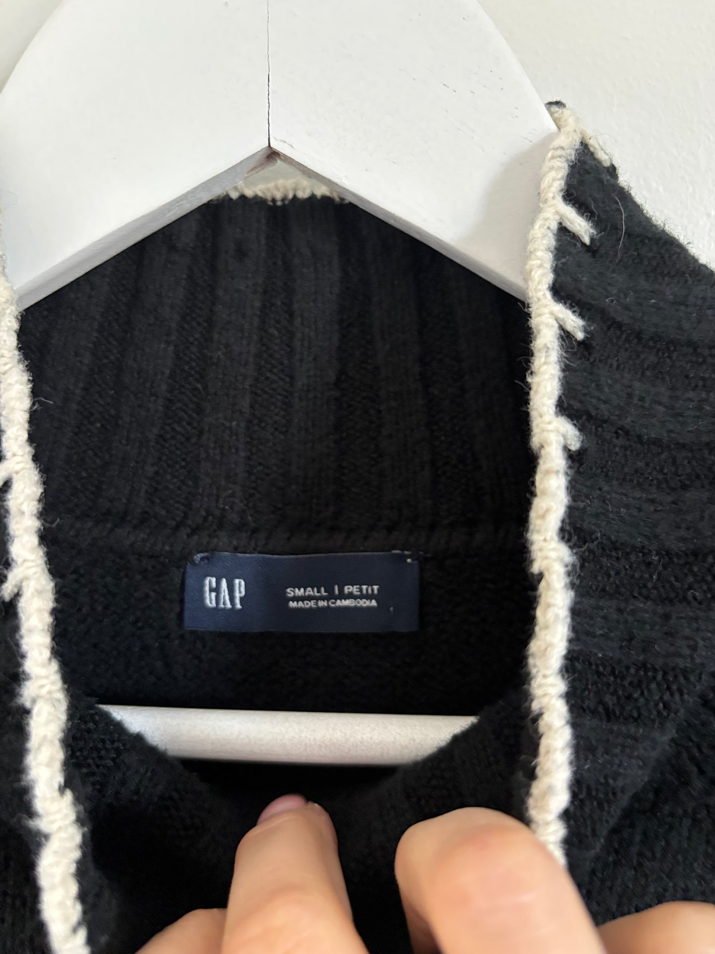 Gap Black CashSoft  Mockneck | Small (O25L4)