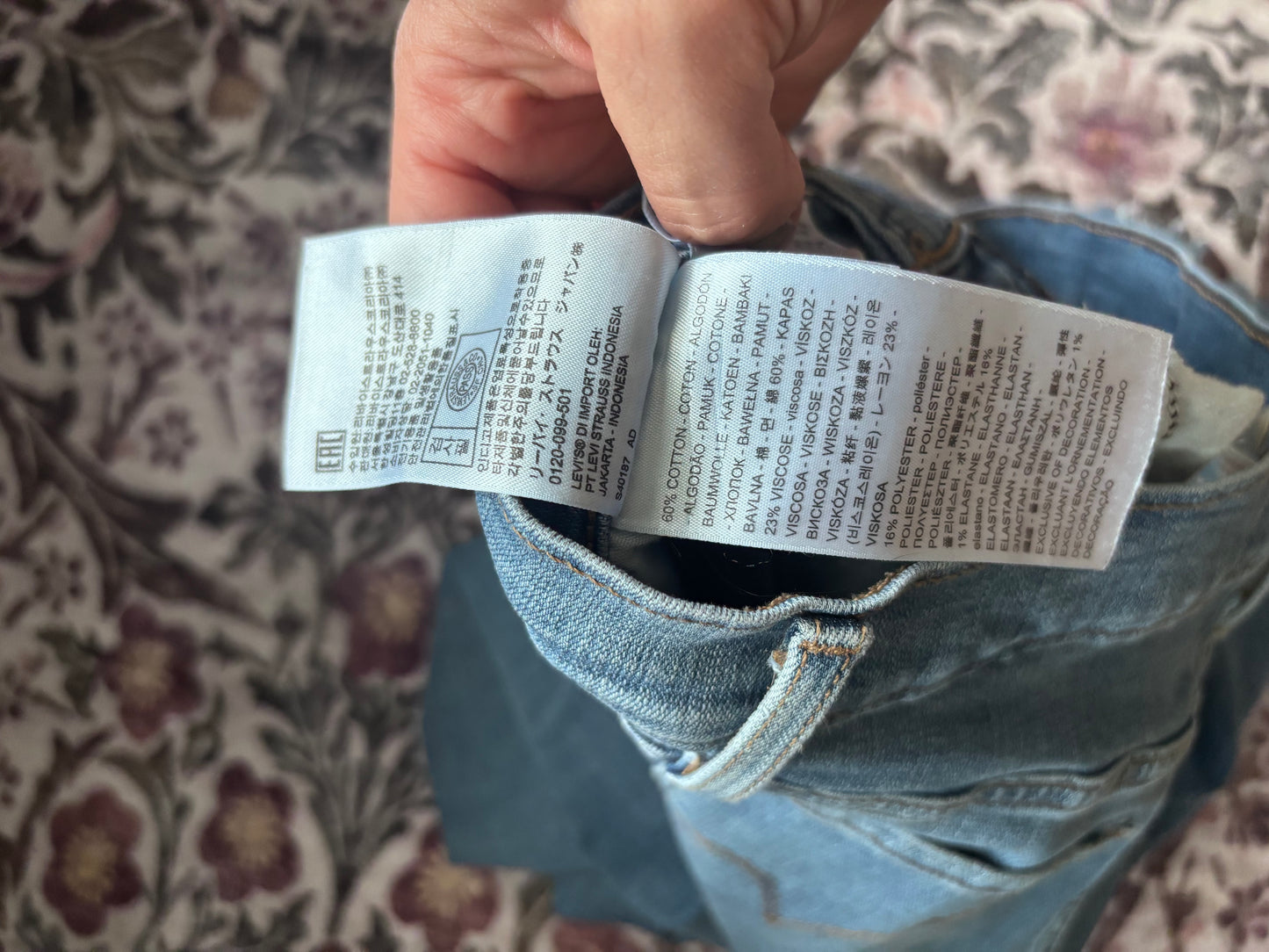Levi's High Rise Straight Crop Jeans  | Sz 28