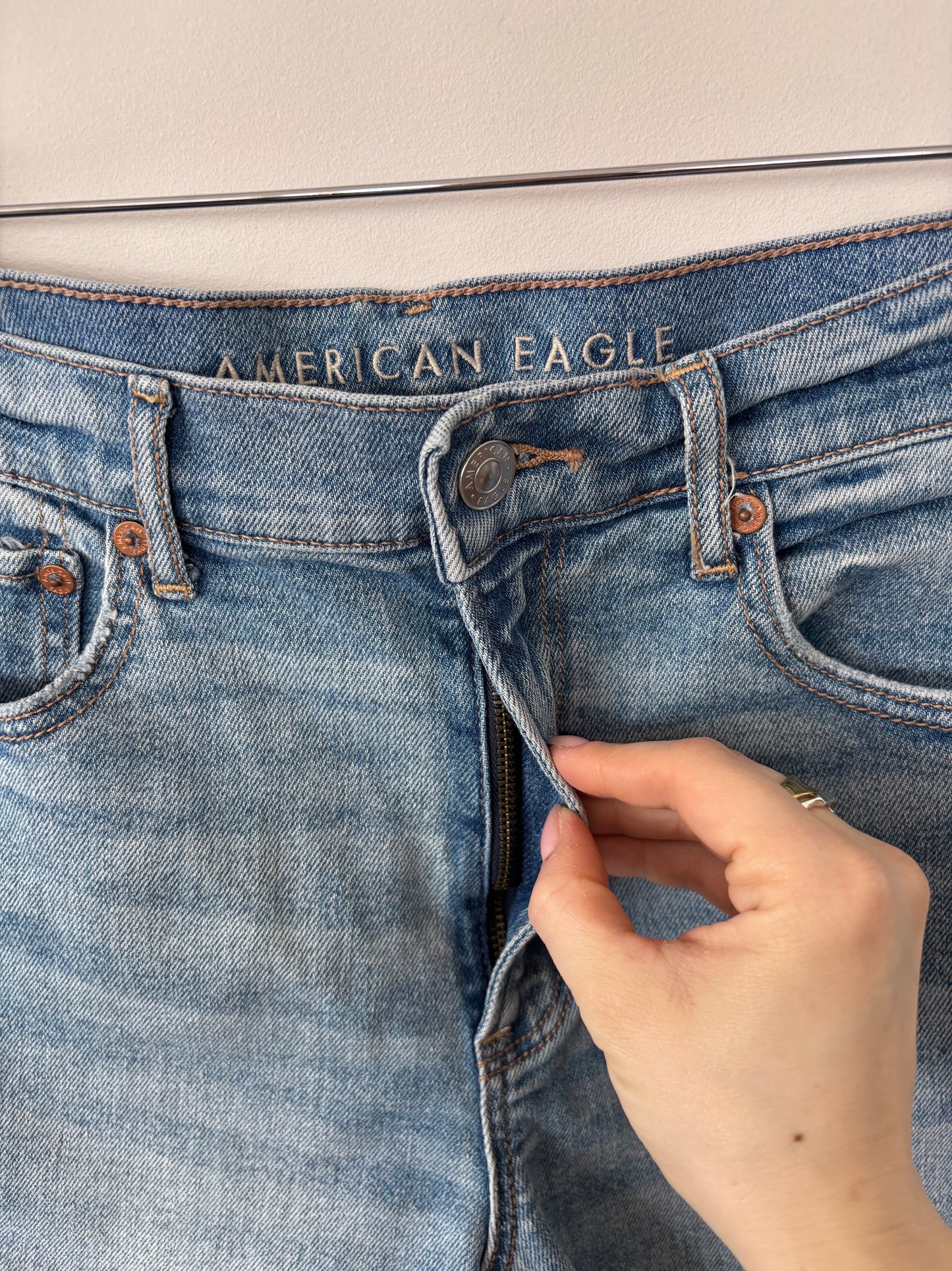 American Eagle Stretch High Rise 90s Denim Shorts | Sz 6 (may fit small)(AW3)