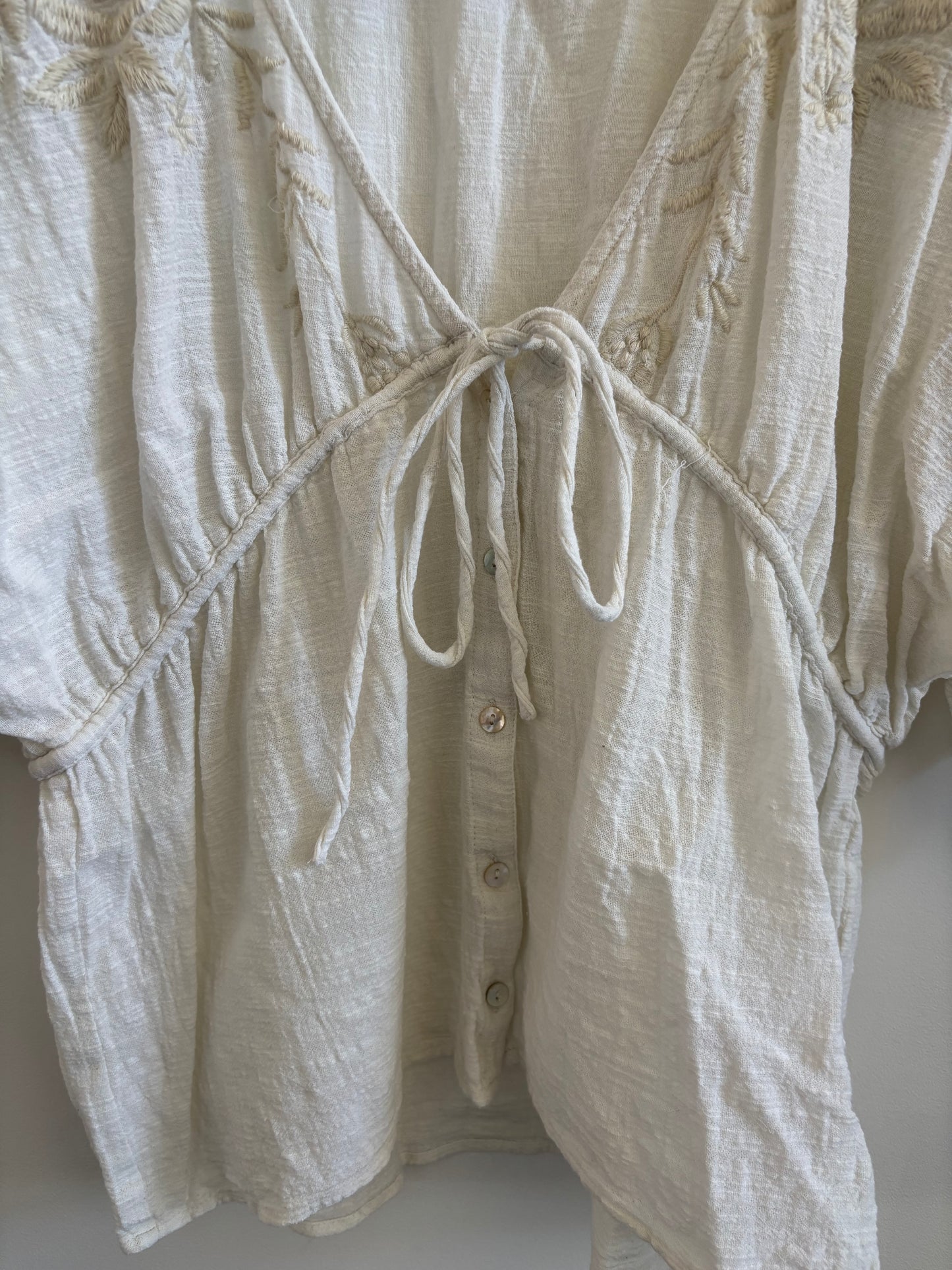 White Crow Embroidery Detailed Blouse| Small Oversized  (O67M10)
