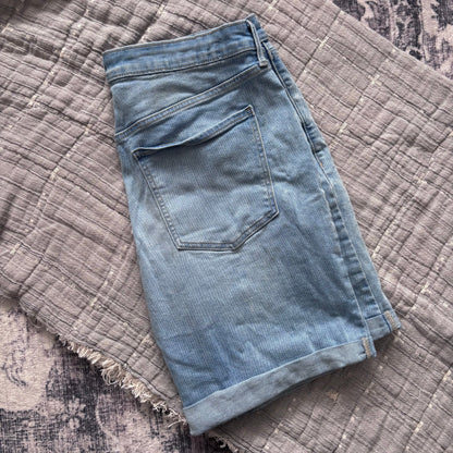 Old Navy Light Cuffed WOW Shorts 9" ins | Sz 14