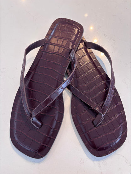 Zara Croc Print Flip Flops in Burgundy | Sz 9