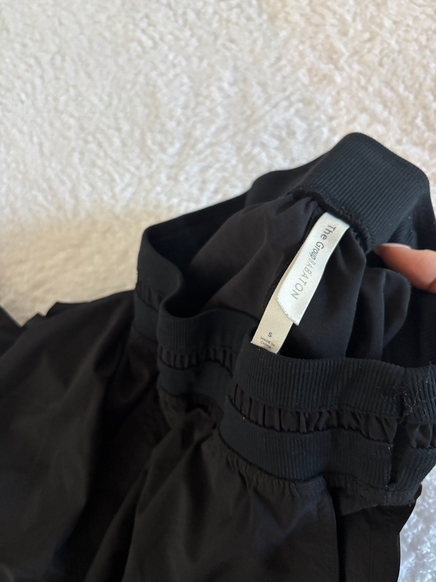 The Group Babaton / Aritzia Arrow Black Joggers | Small (O163B11)