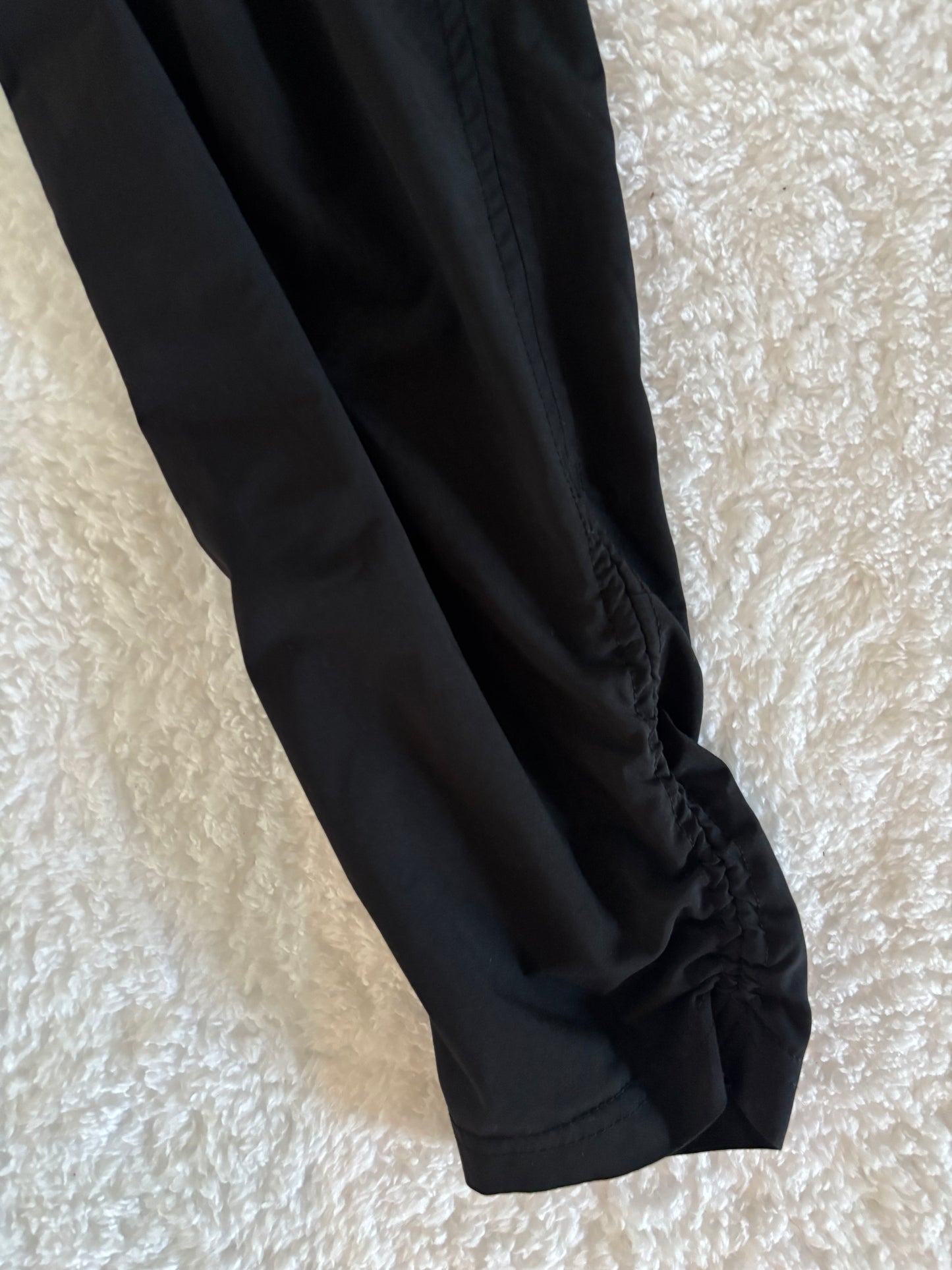 The Group Babaton / Aritzia Arrow Black Joggers | Small (O163B11)