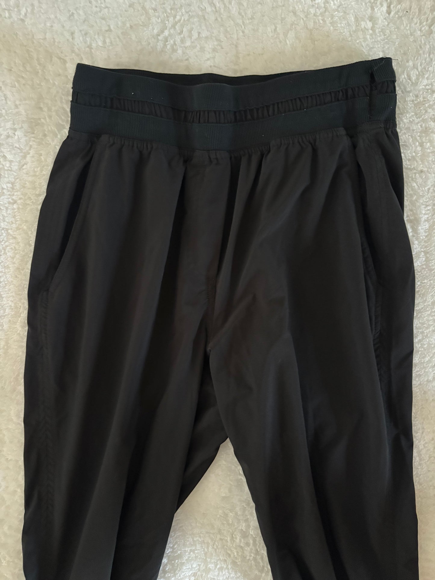 The Group Babaton / Aritzia Arrow Black Joggers | Small (O163B11)