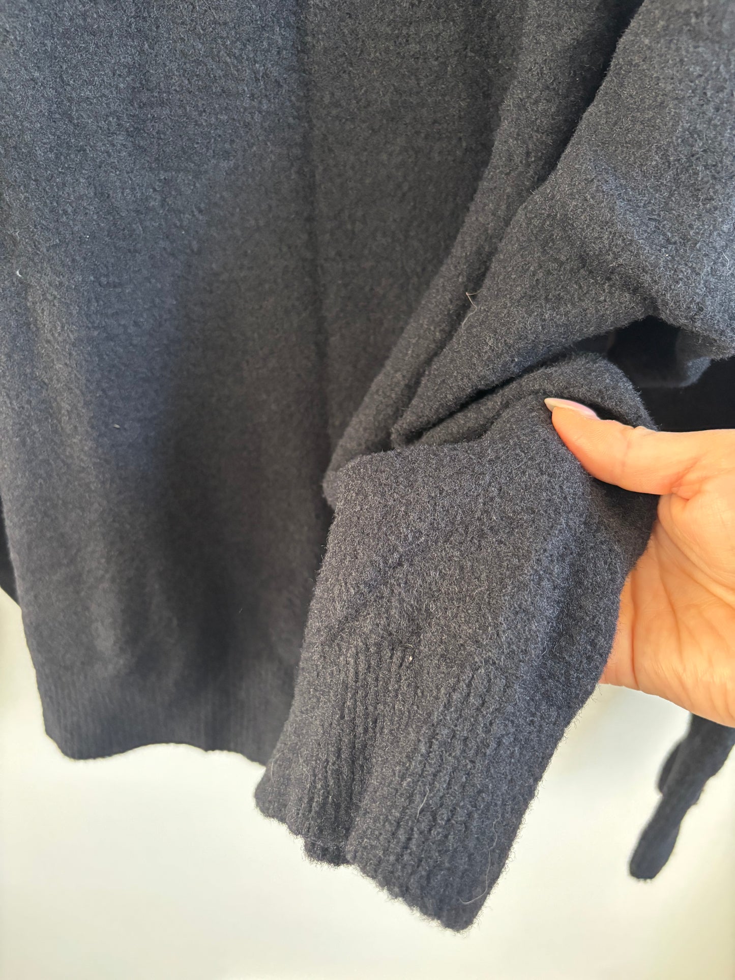 Wilfred Free / Aritzia High Neck Hush Pullover in Black | XL (O98P3)