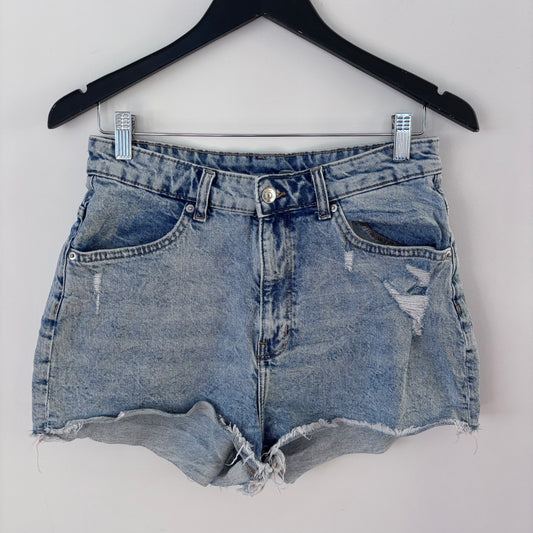 Divided light wash Denim Shorts | Sz 8 (AO9)