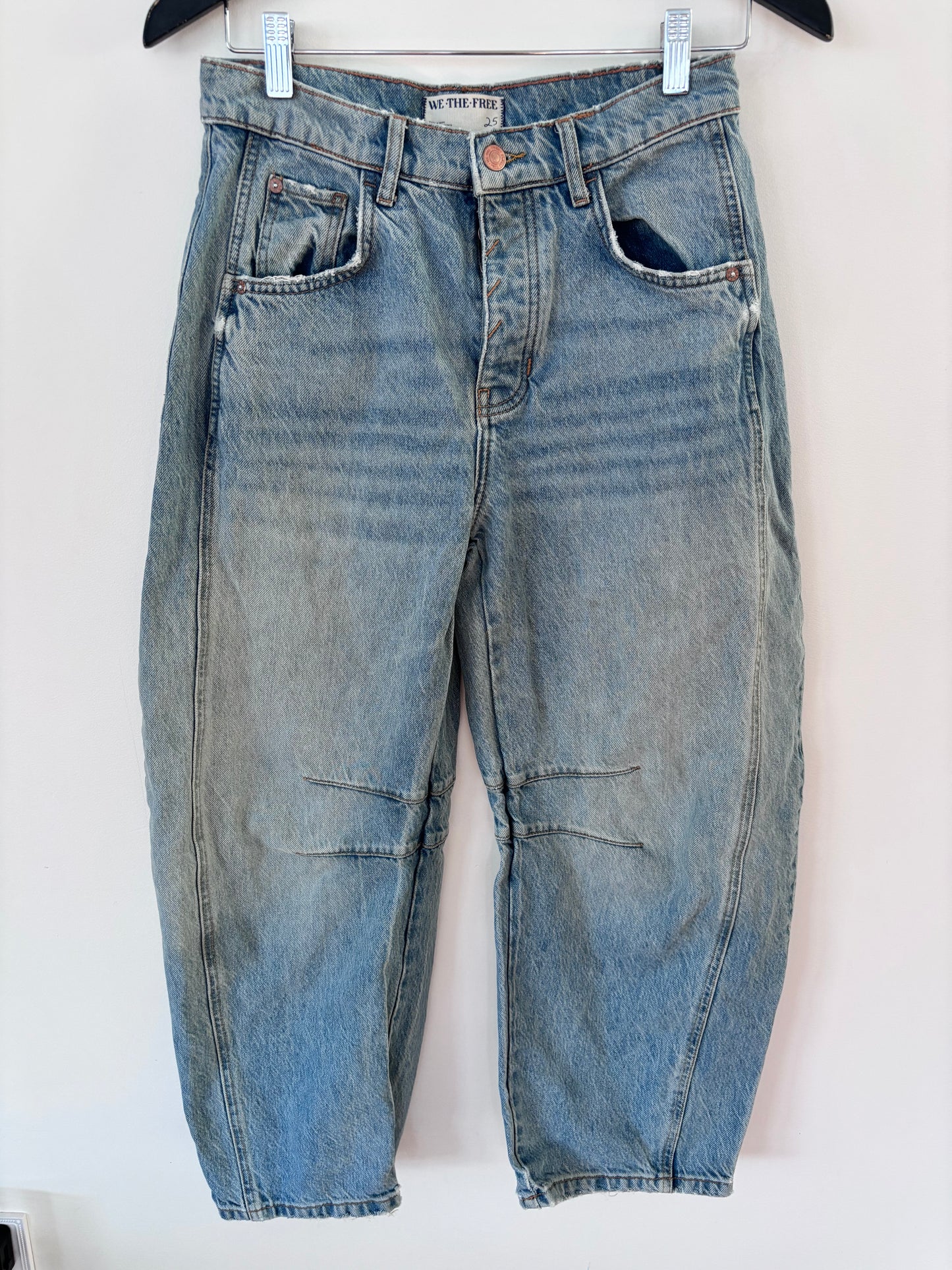 Free People Good Luck Barrel Jeans | Sz 25 (would fit 26)