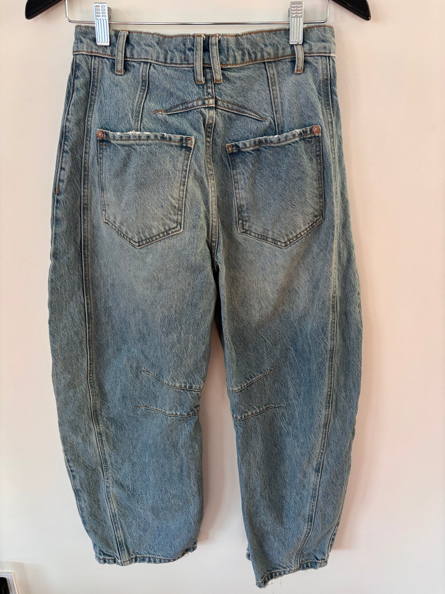 Free People Good Luck Barrel Jeans | Sz 25 (would fit 26)