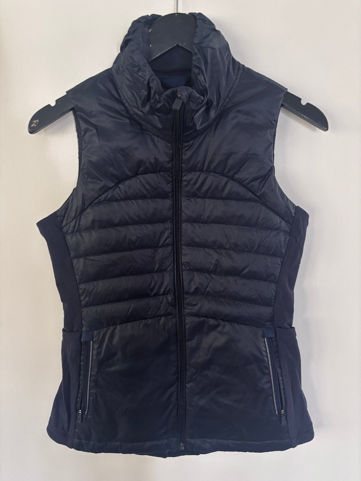 Lululemon Down for a Run Vest II in Inkwell | Sz 6