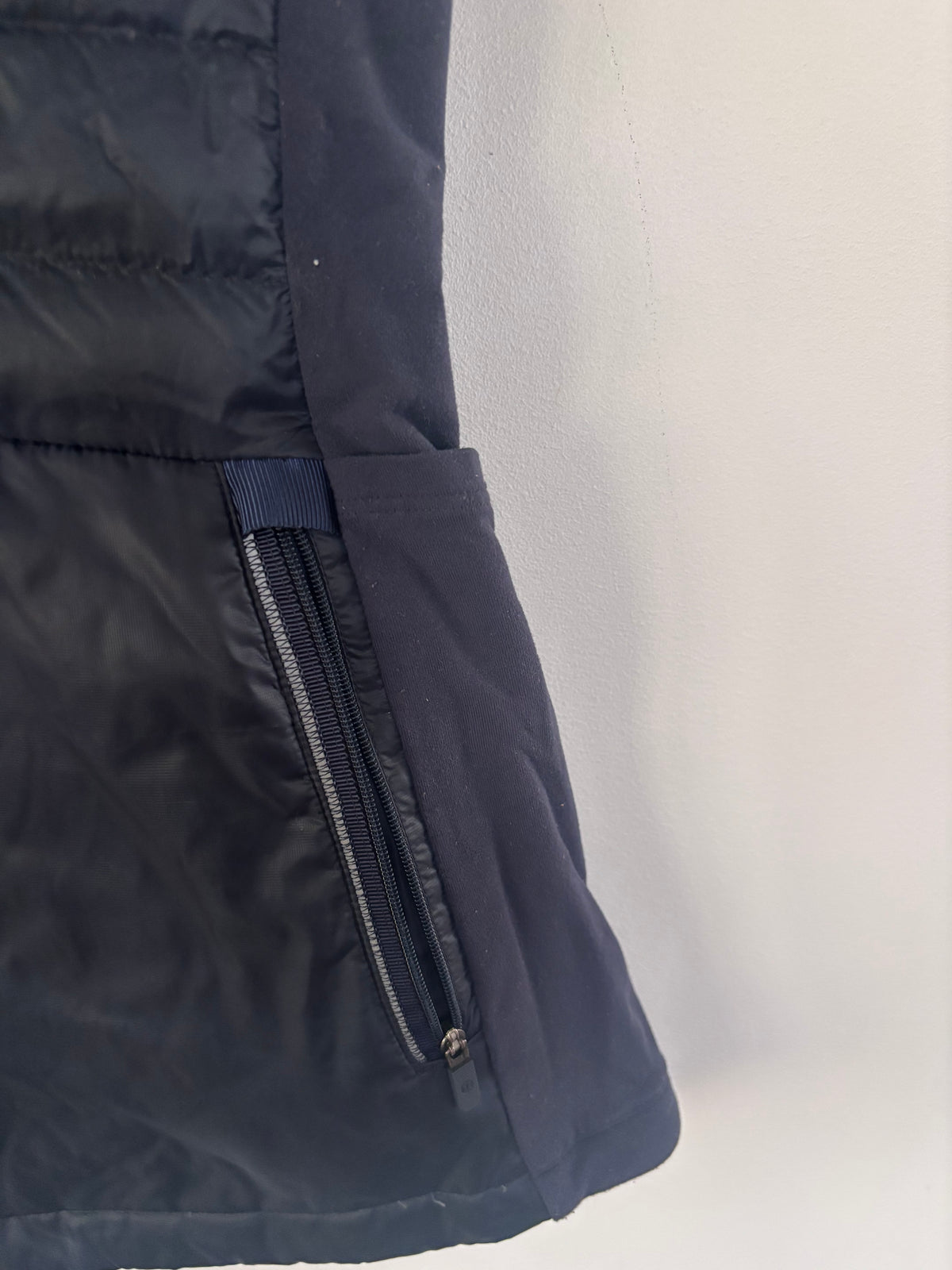 Lululemon Down for a Run Vest II in Inkwell | Sz 6