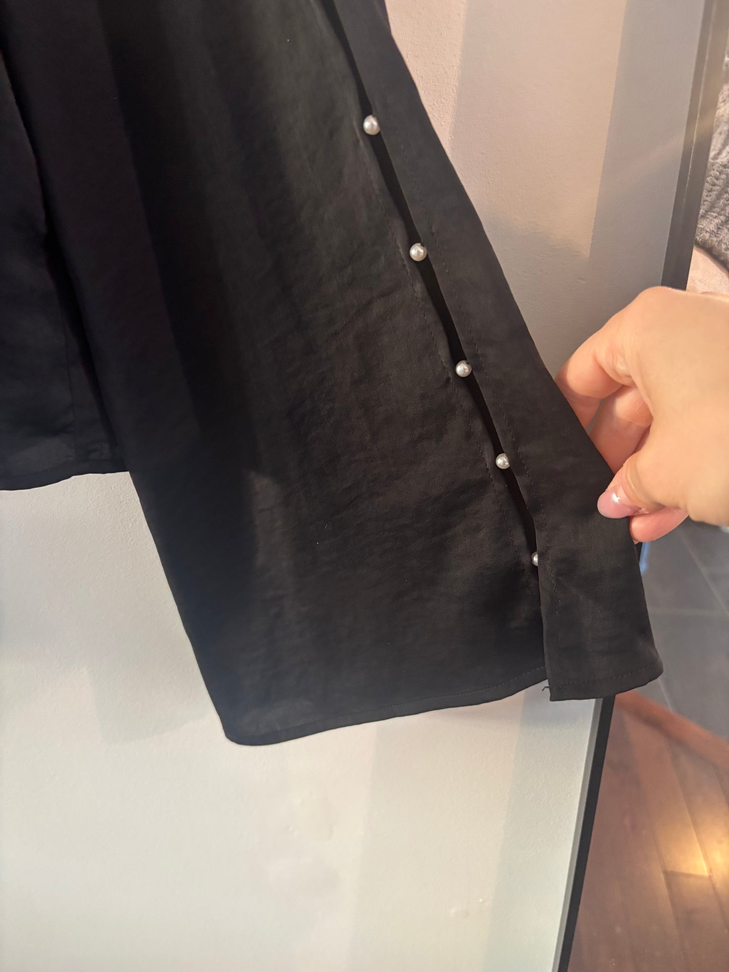 Cupcakes & Cashmere Satin Studded Sleeve Top | XS (O160P3)