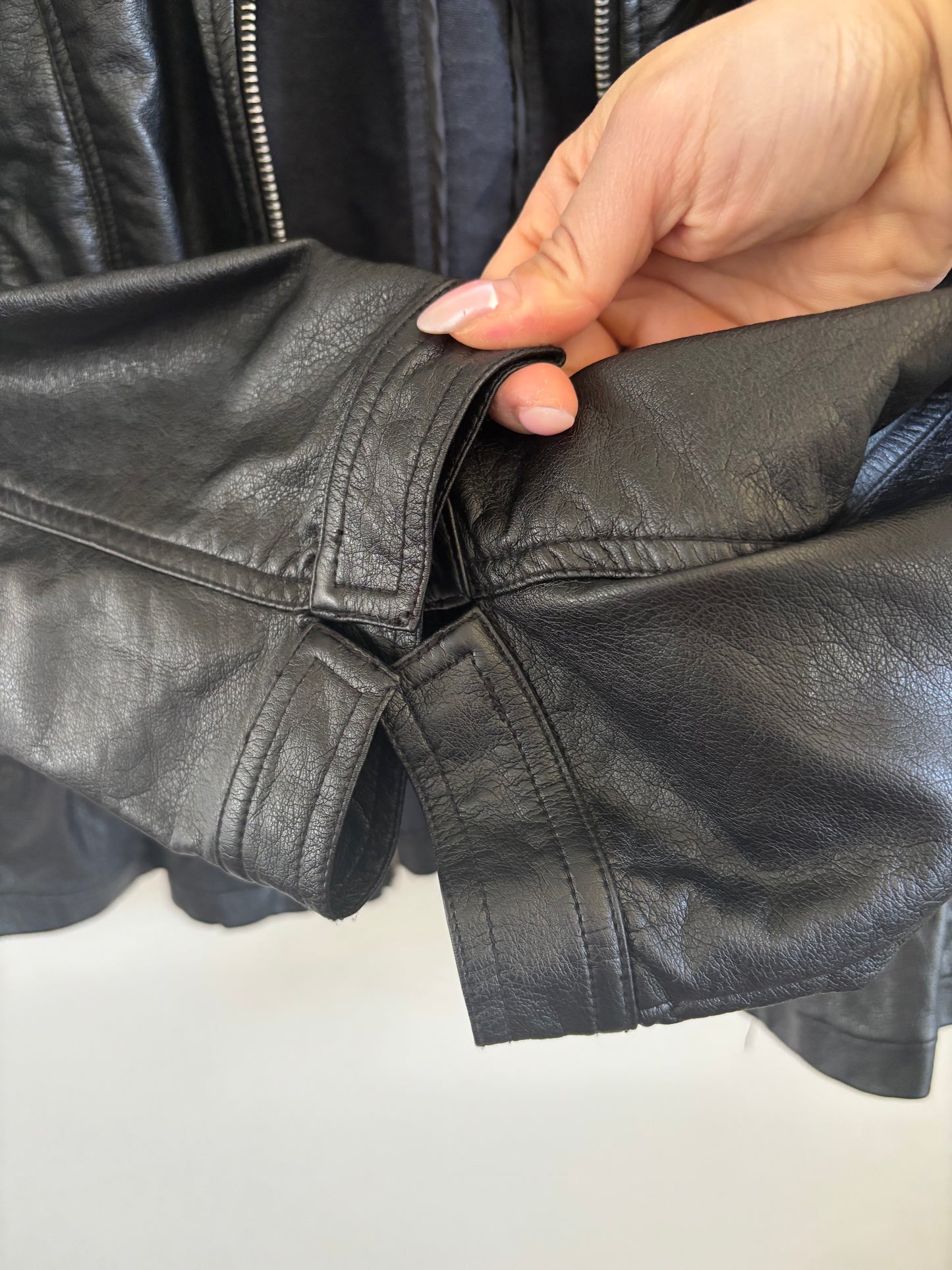 Guess Ruffled Hem Faux Leather Jacket | XLarge (fits more like Medium) (O149C16)