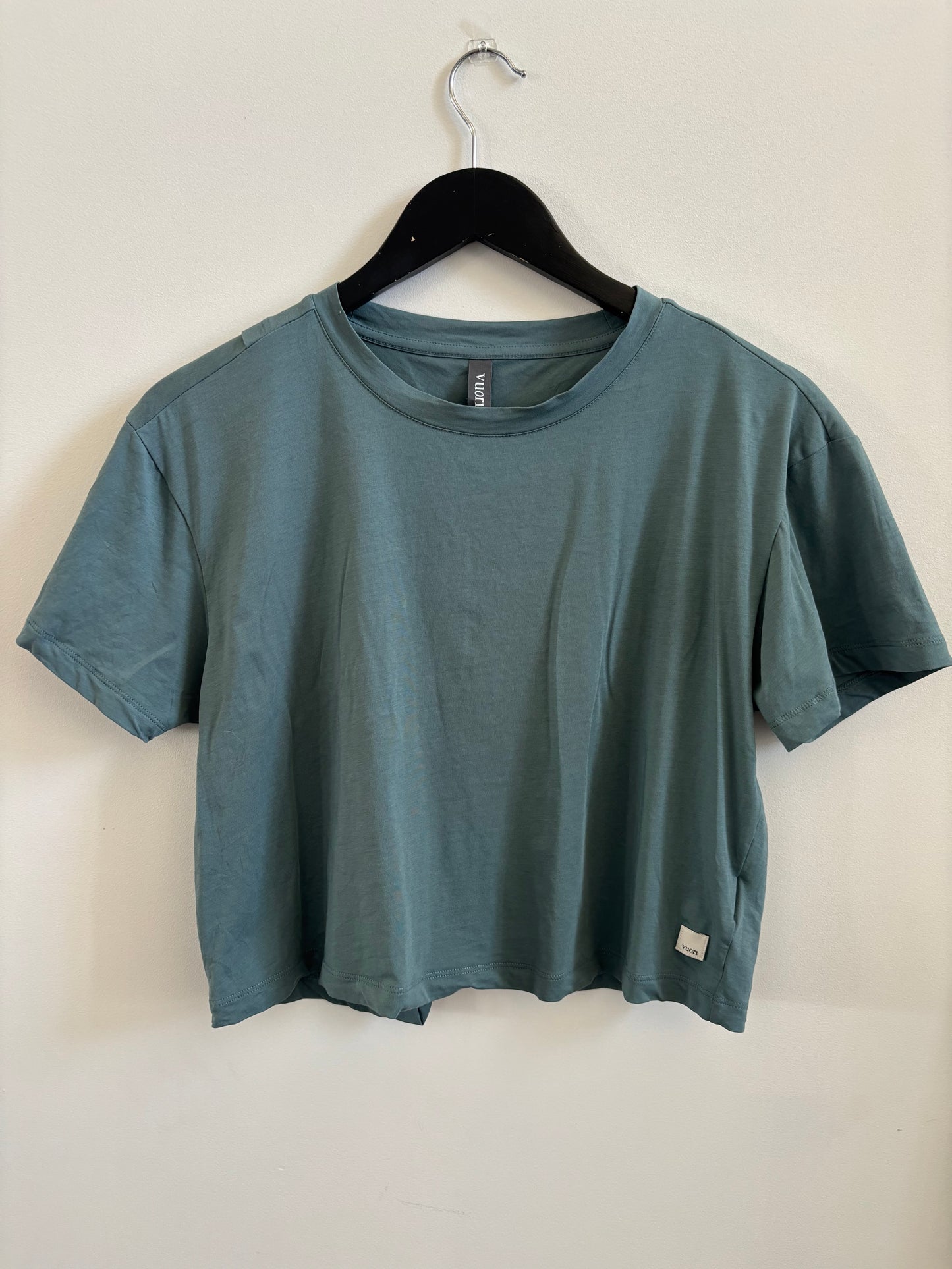 Vuori Short Sleeve Feather Cross Back Top | Small (O145P3)