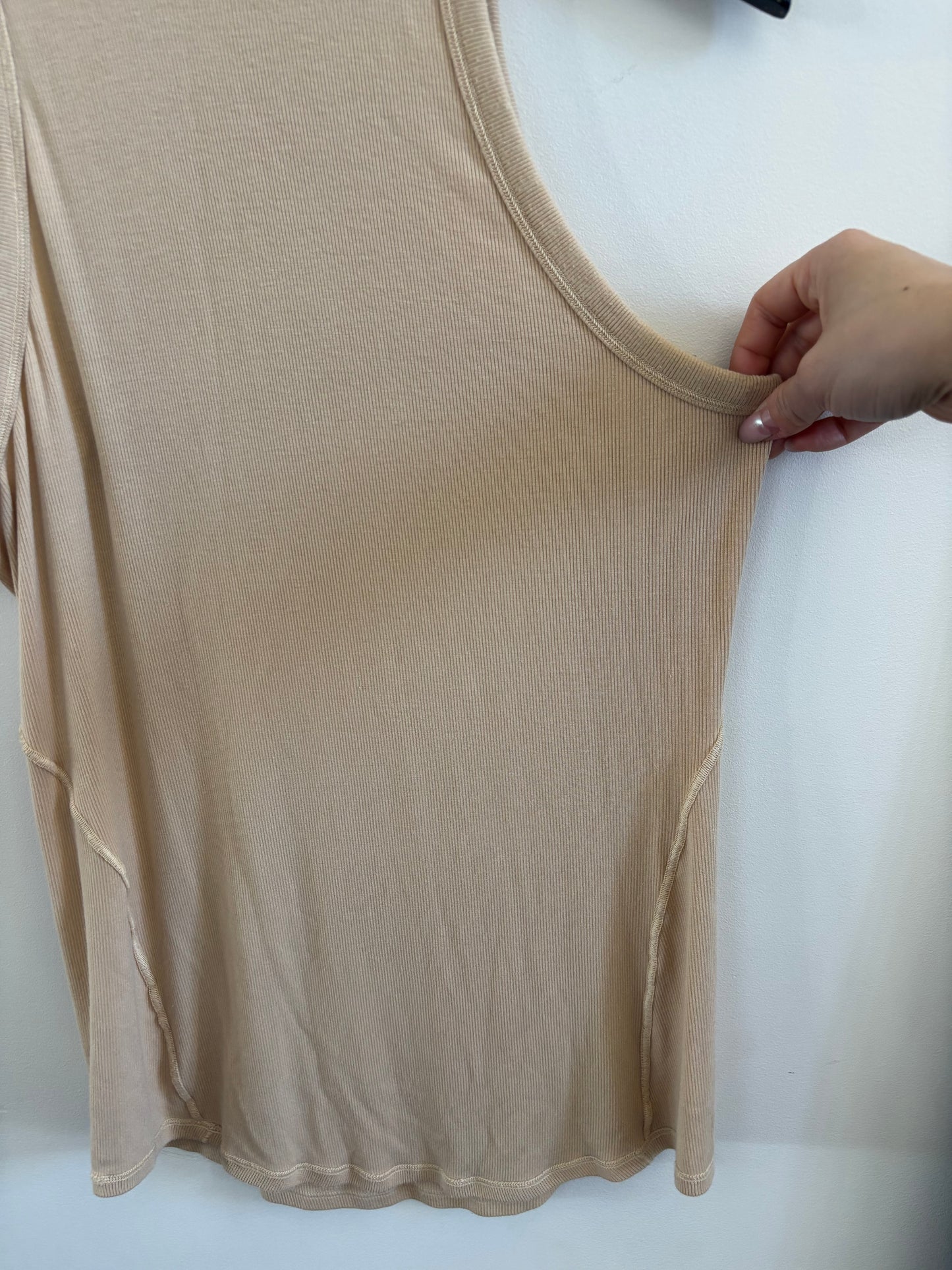 Lululemon Ribbed Hold Tight Tank in Prosecco | Medium (O101B11)