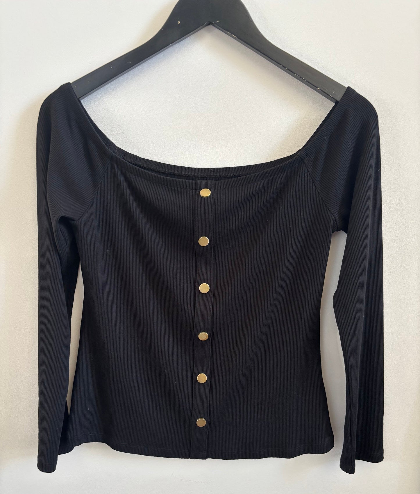 Guess Black Off-the-Shoulder top | Large ( O99P3)