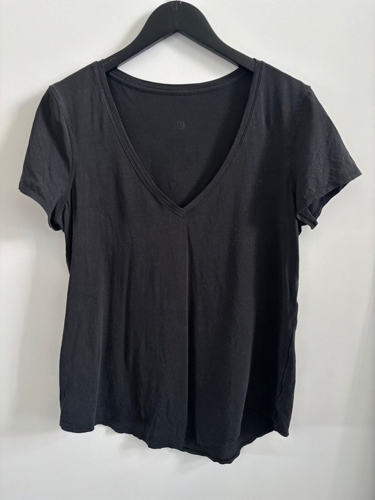 Lululemon Black Love Tee V Neck Shirt | Medium (O147P3)