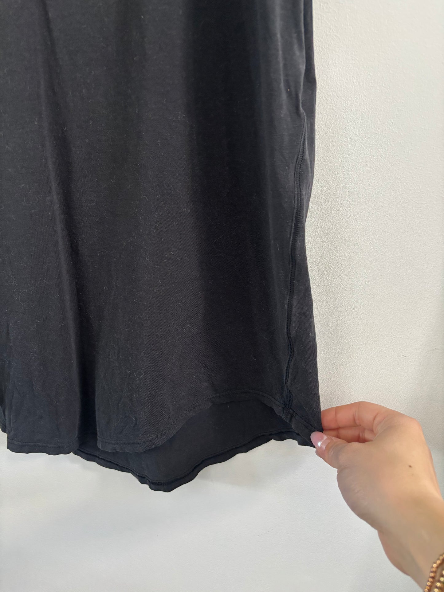 Lululemon Black Love Tee V Neck Shirt | Medium (O147P3)