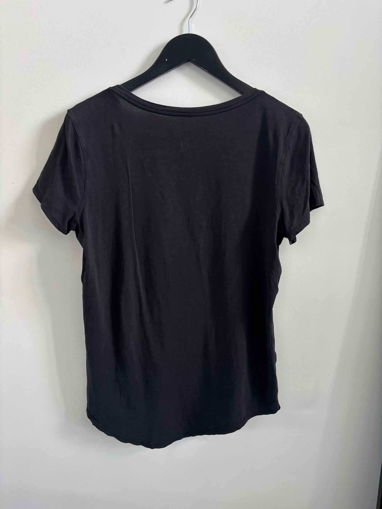 Lululemon Black Love Tee V Neck Shirt | Medium (O147P3)