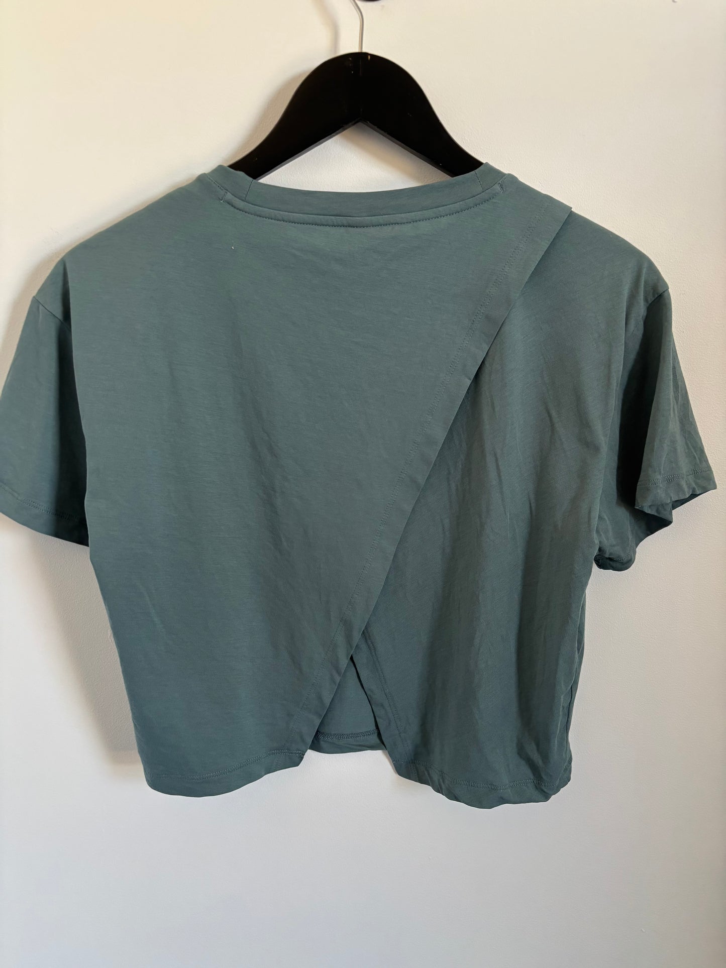 Vuori Short Sleeve Feather Cross Back Top | Small (O145P3)