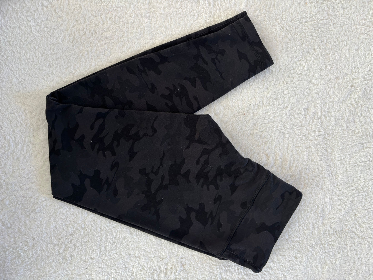 Lululemon Midrise Camo Leggings | 8 (O165W10)