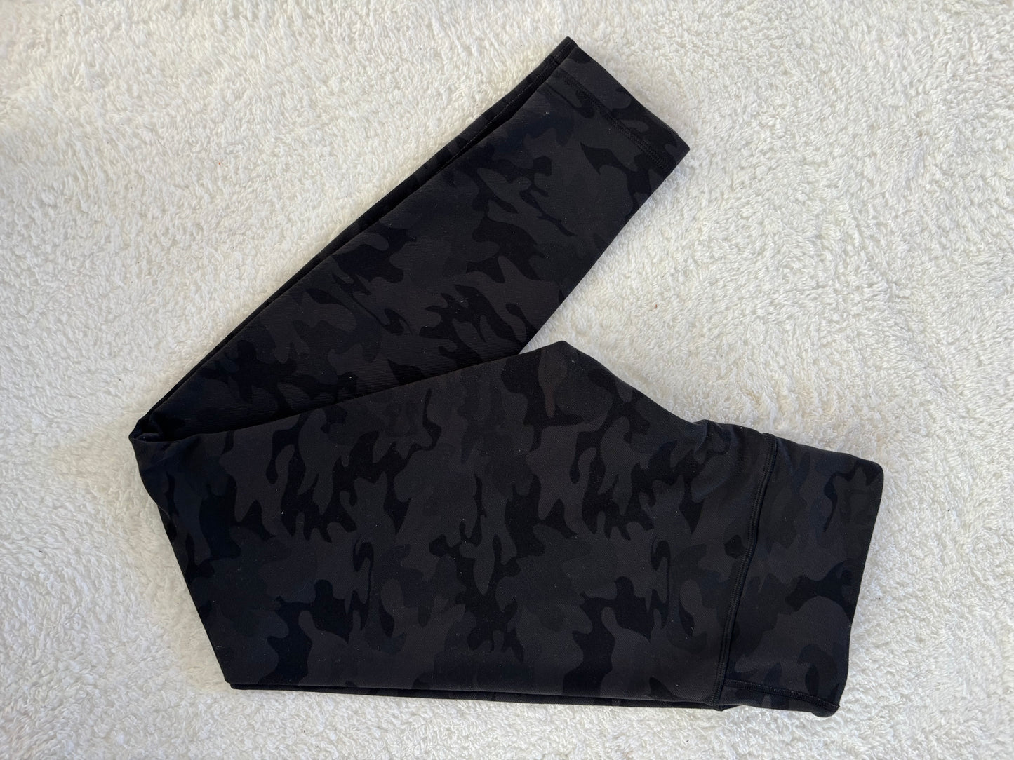 Lululemon Midrise Camo Leggings | 8 (O165W10)
