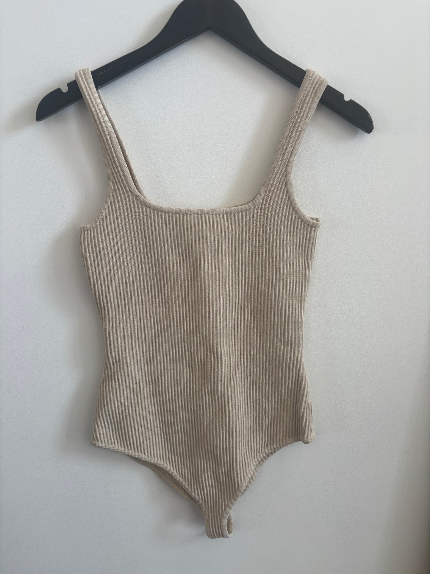 Debut Ribbed Beige Bodysuit | Medium/Large (O175W10)