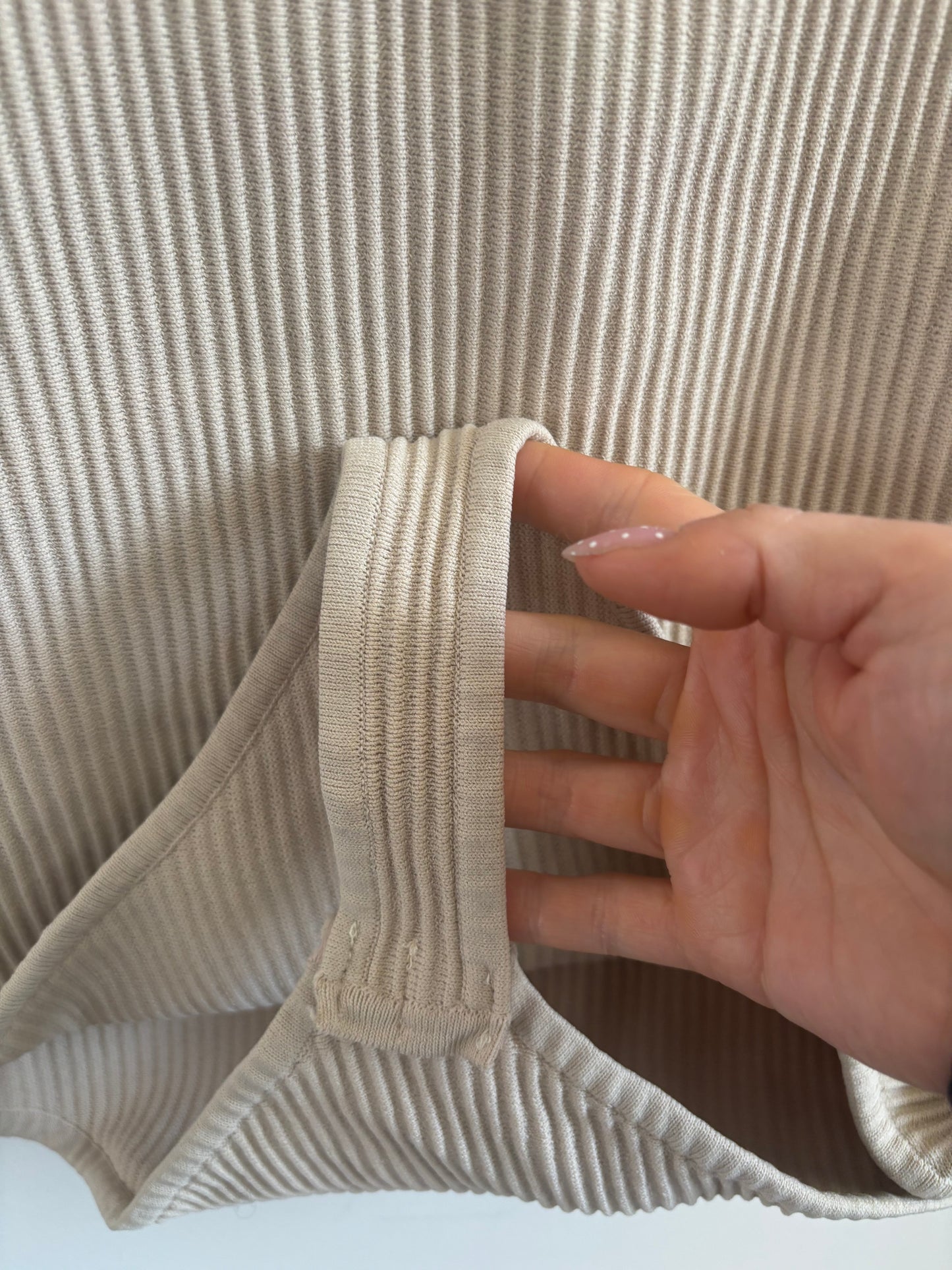 Debut Ribbed Beige Bodysuit | Medium/Large (O175W10)