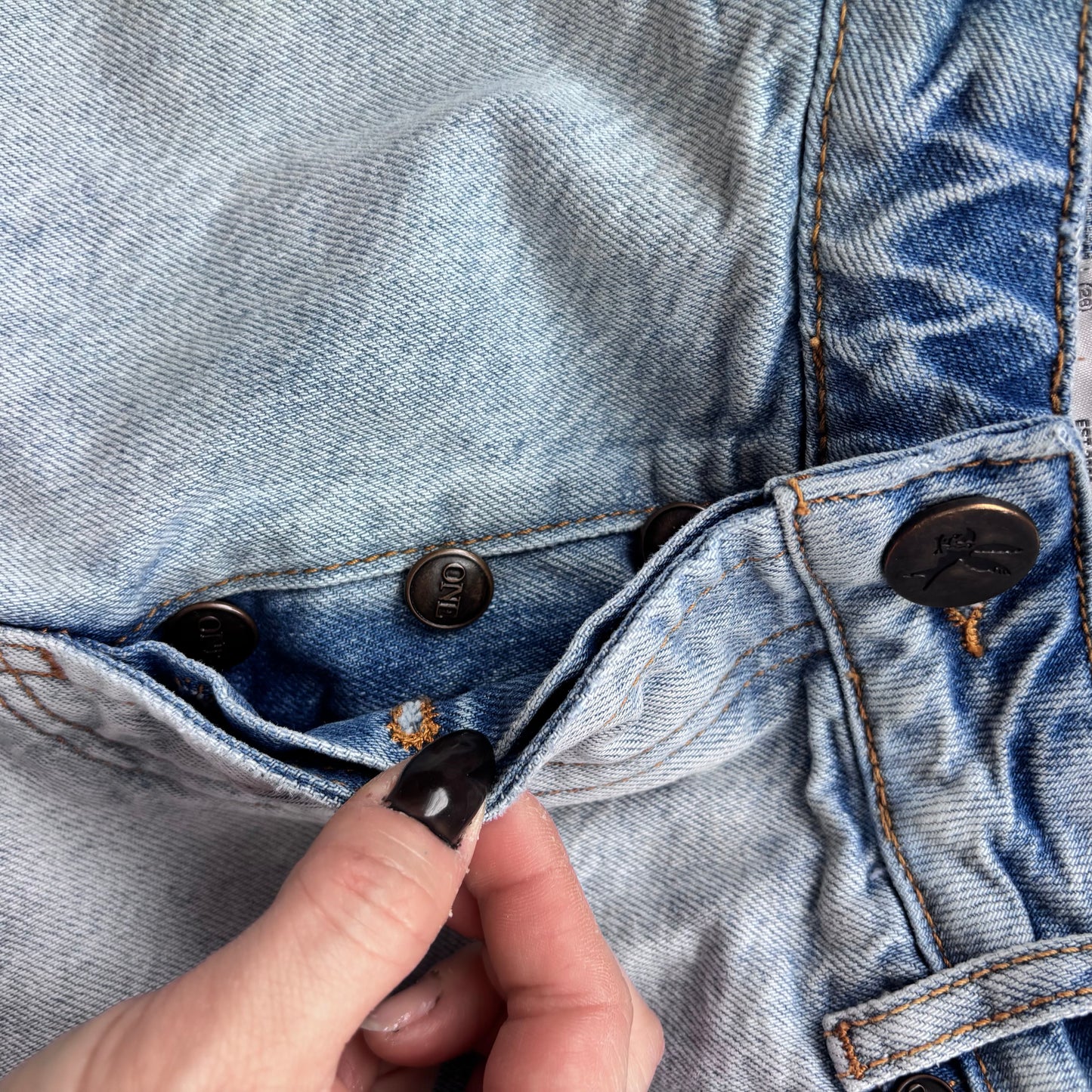 One Teaspoon Mid Thigh Shorts | Sz 28
