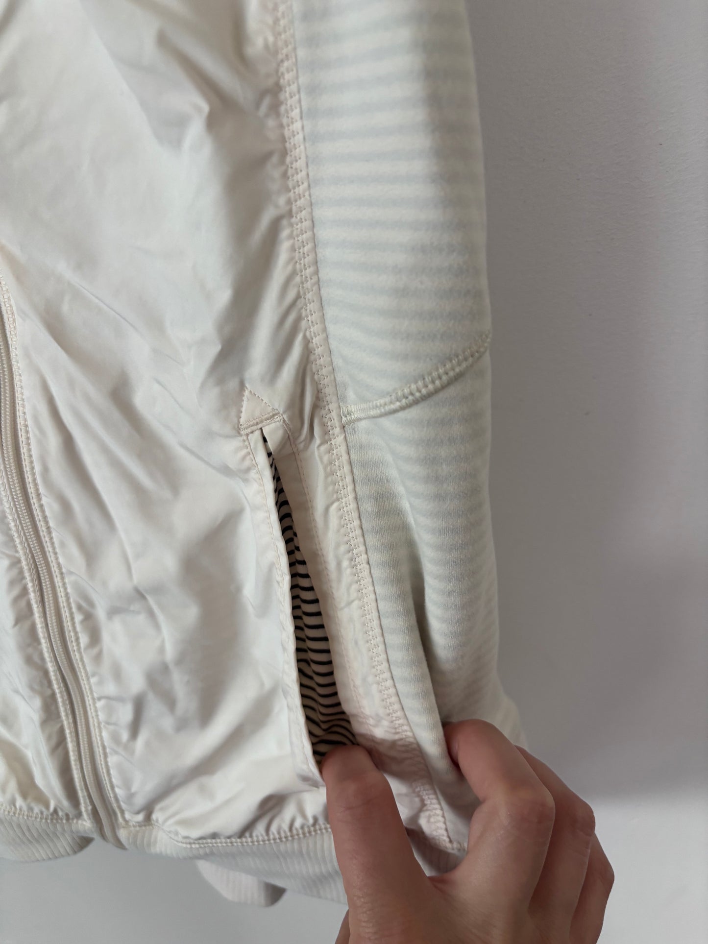 Lululemon Won't Stop Vest Hyper Stripe Angel Wing | Sz 6