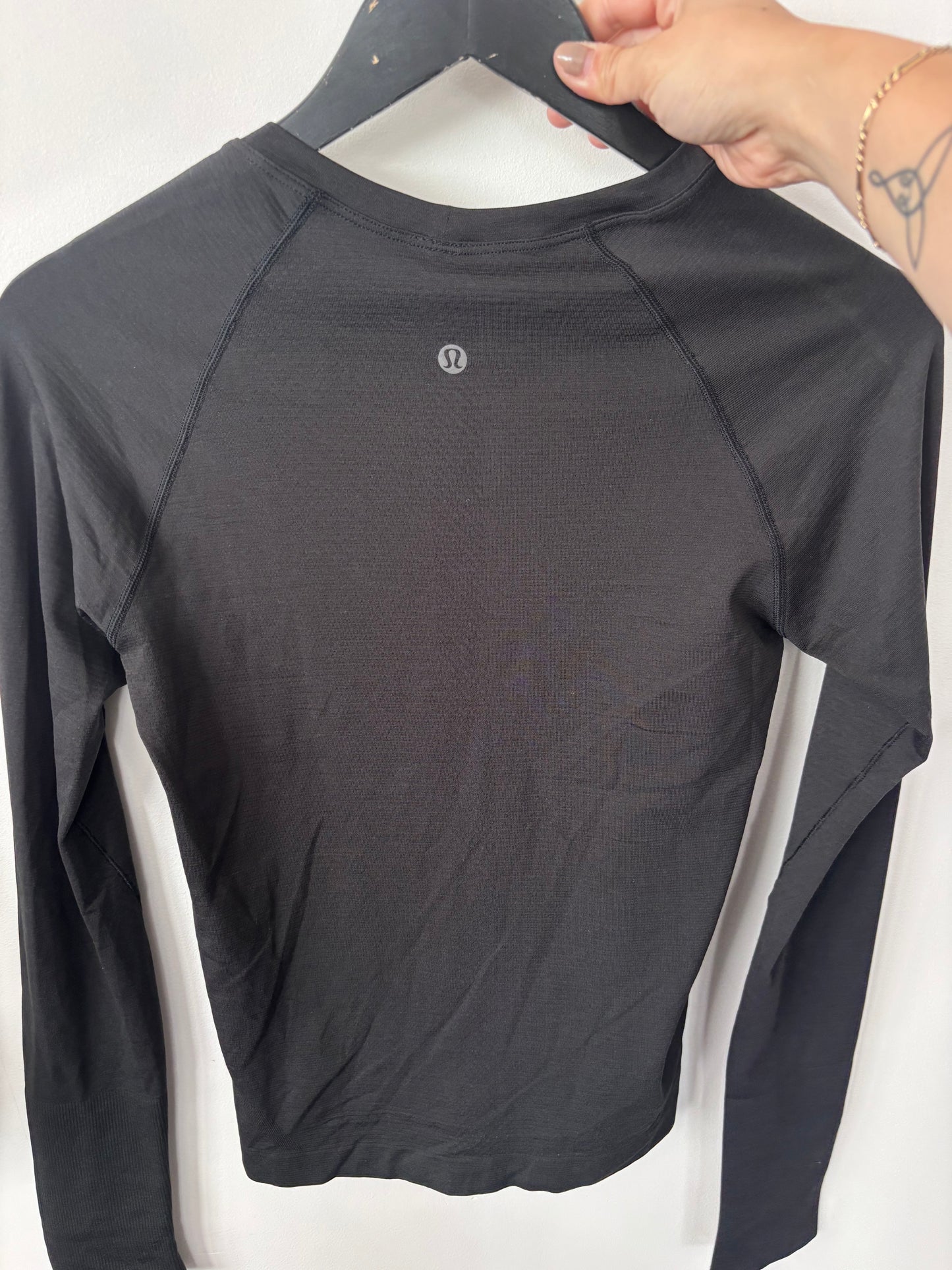 Lululemon long sleeve sz 6 (Nikki)