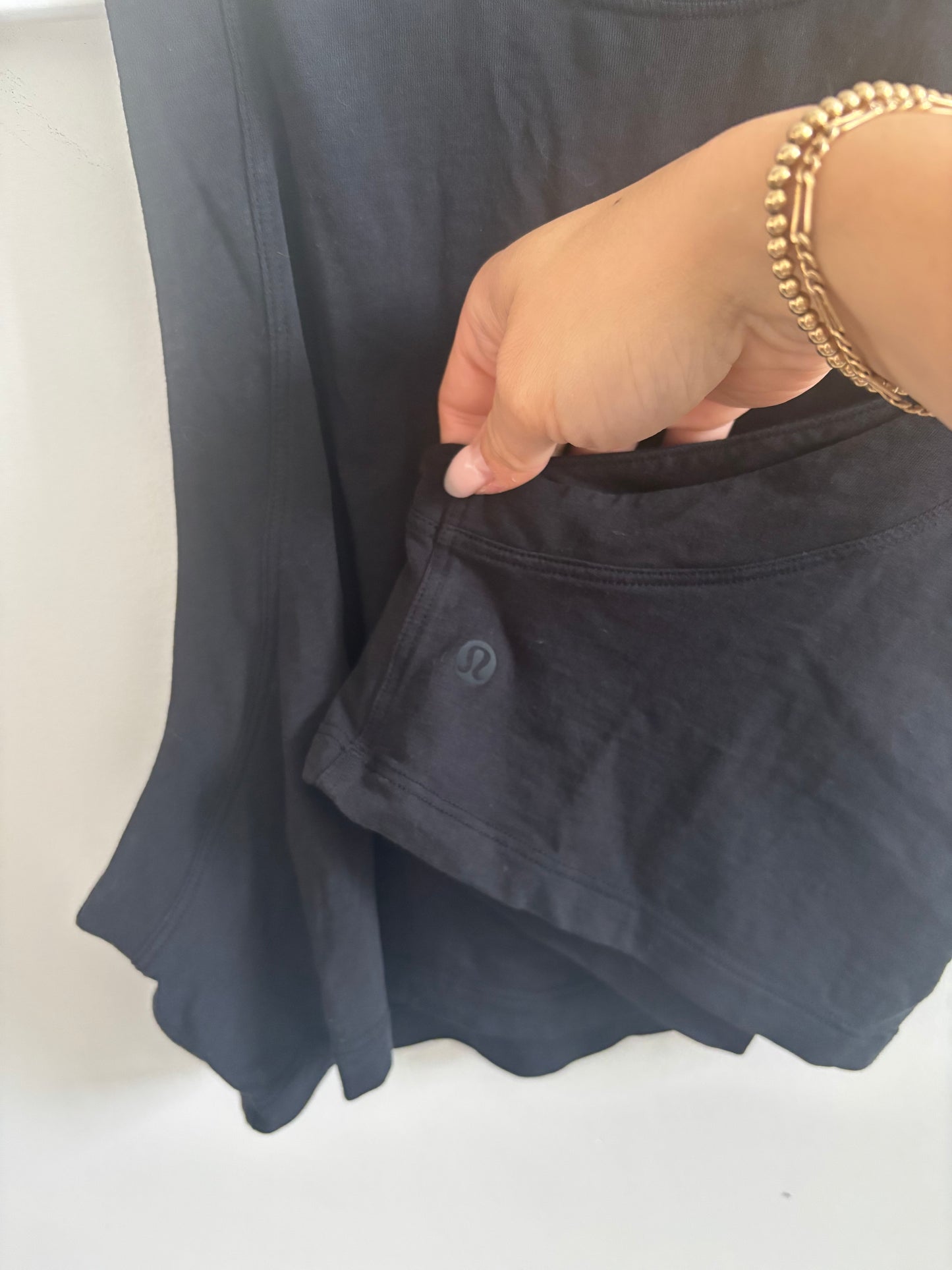 Babaton / Aritzia Black Cropped Muscle Tank | Large