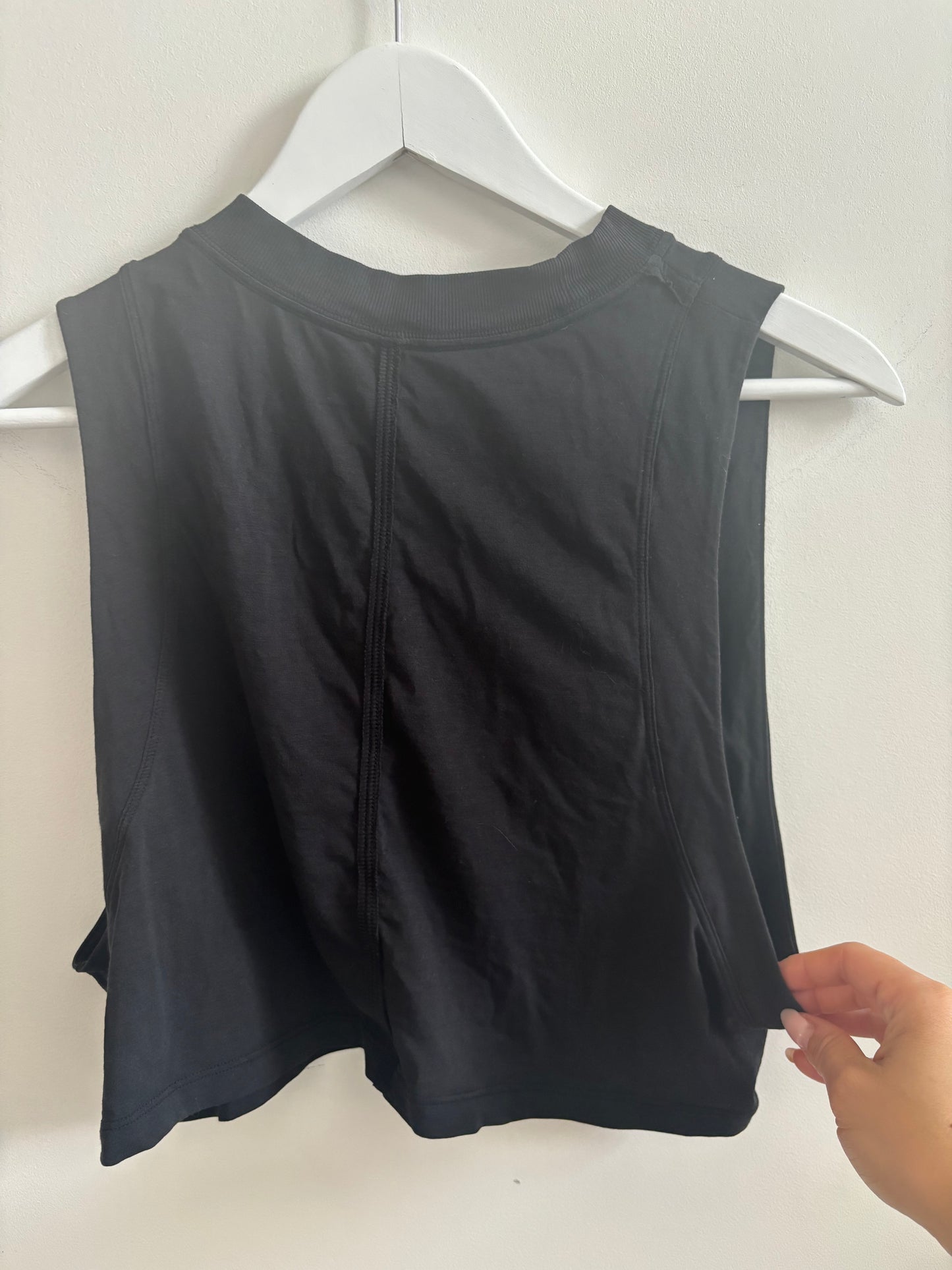 Babaton / Aritzia Black Cropped Muscle Tank | Large