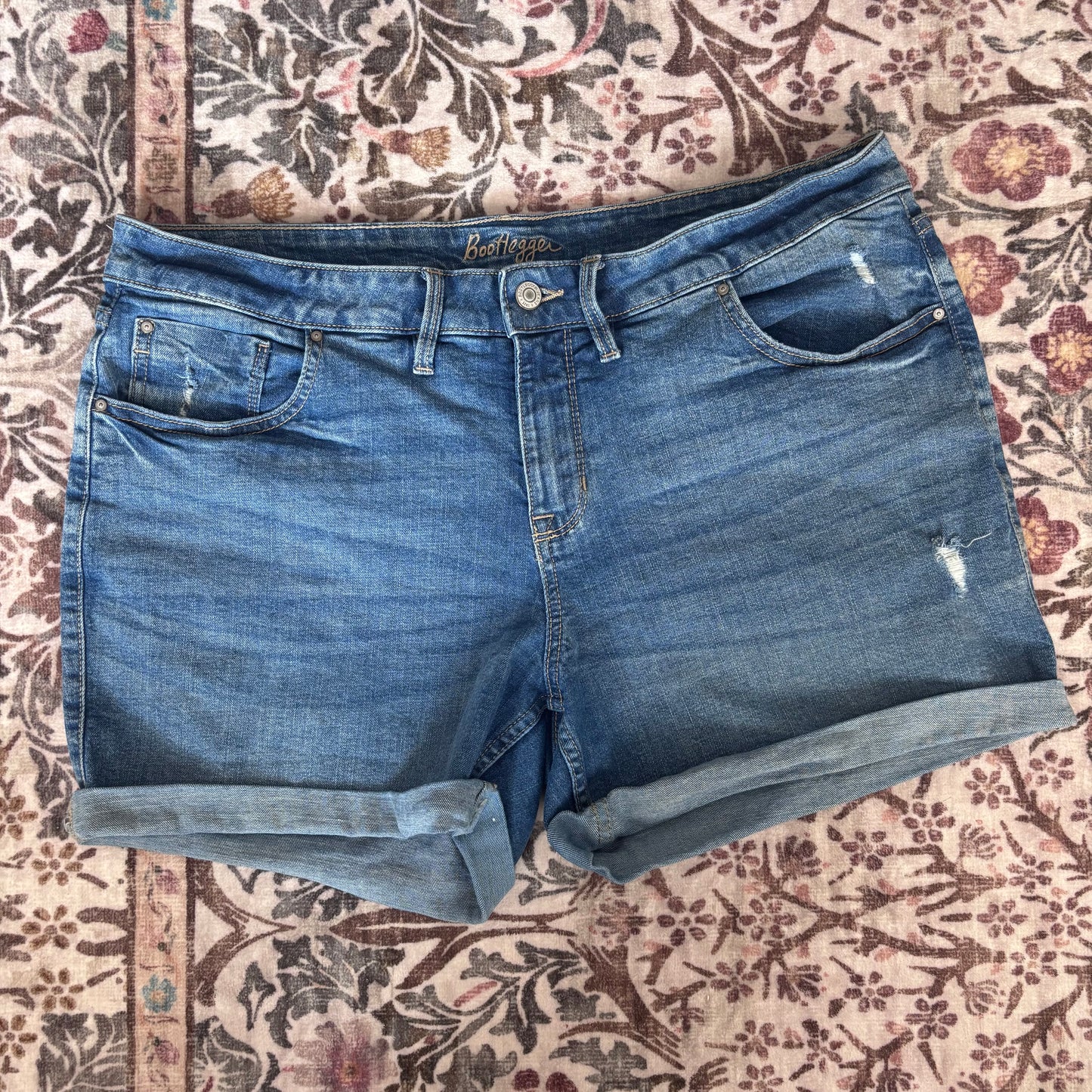 Bootlegger Rolled Cuff Shorts | Sz 33 or 16