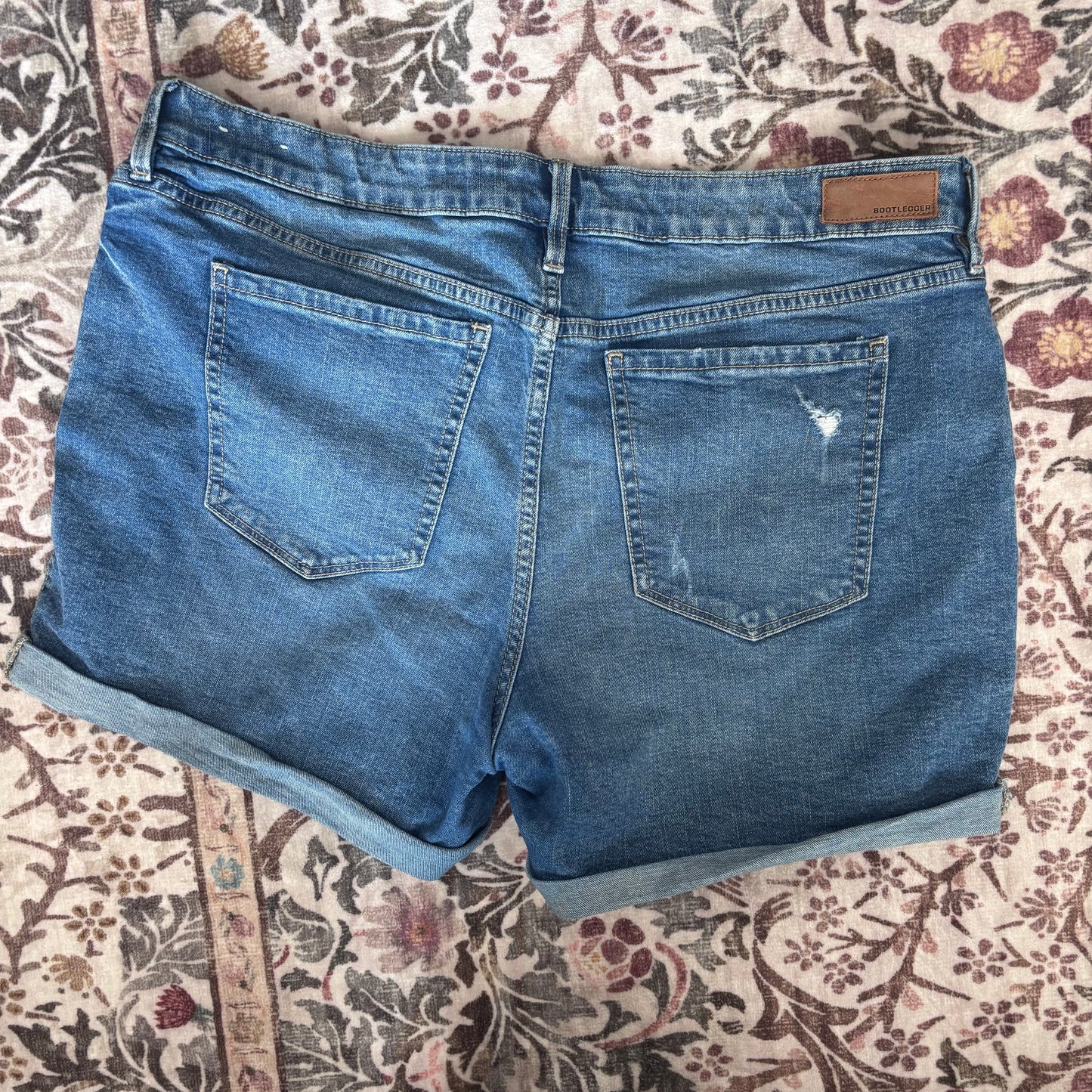 Bootlegger Rolled Cuff Shorts | Sz 33 or 16