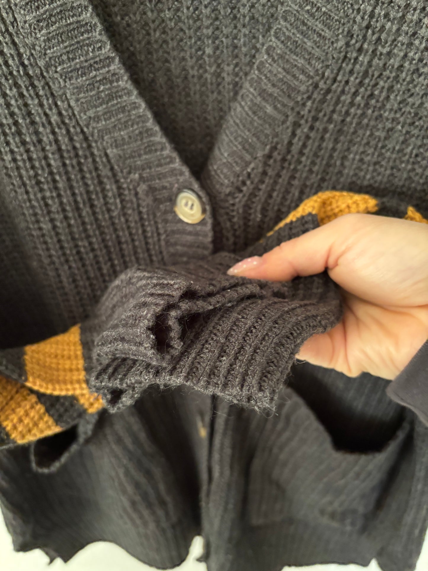 Urban Heritage Knit V-neck Cardigan | Large (N59S20)