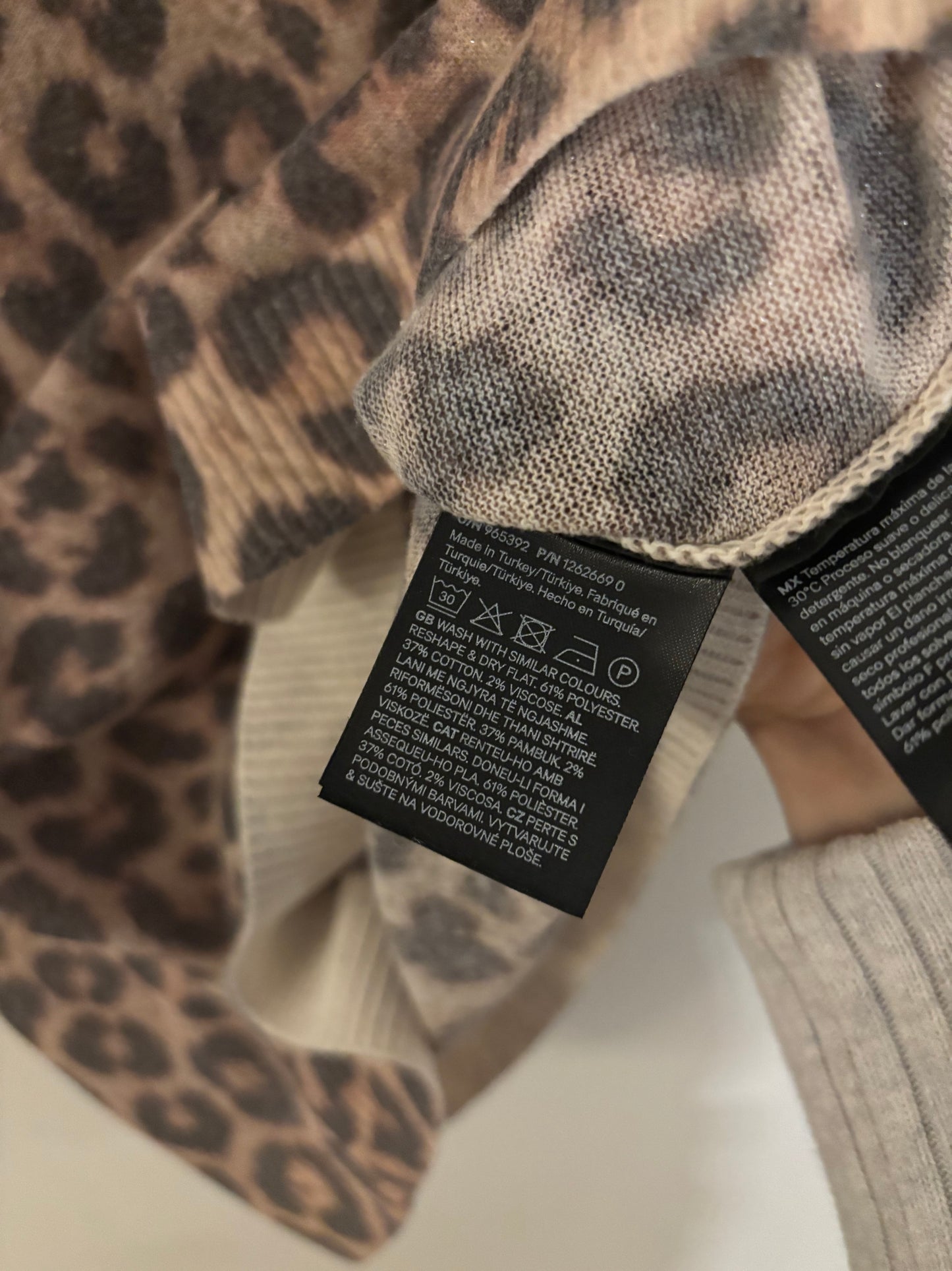 H&M Animal Print Fine Knit Top | XL (may fit like Large) (N70N19)