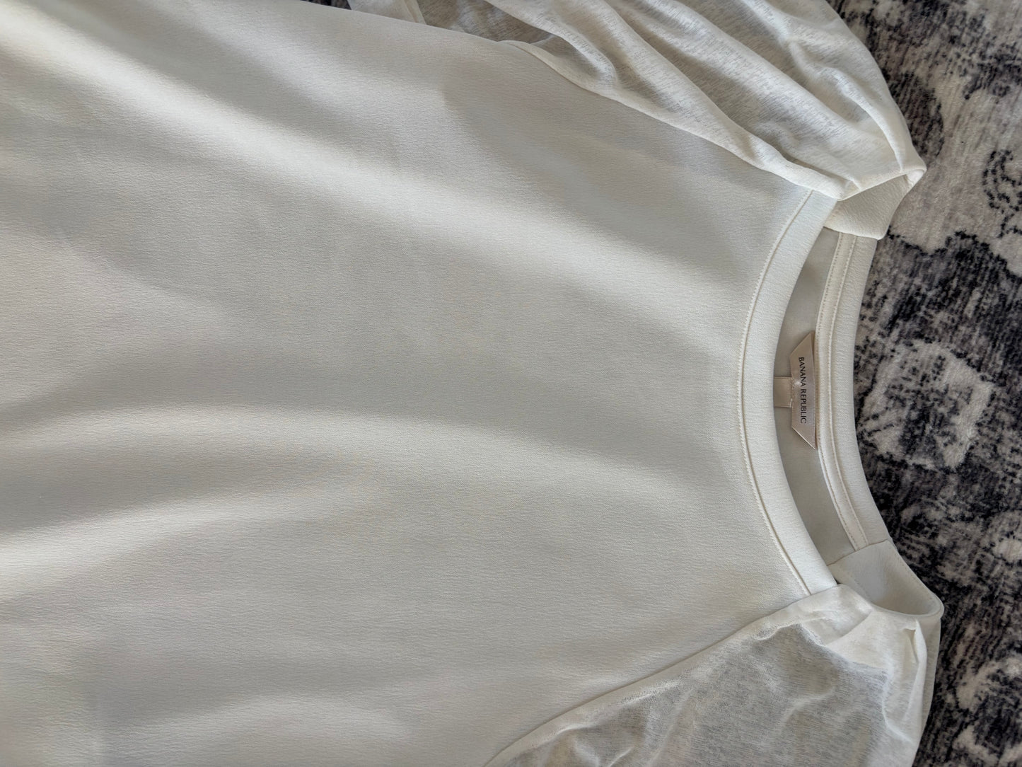 Banana Republic Balloon Sleeve Top | Medium (generous fit) (N105N19)