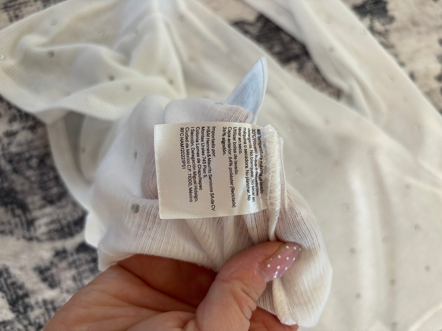 H&M Long Sleeve White Rhinestone Top  | XLarge / may fit like Large (N102N19)