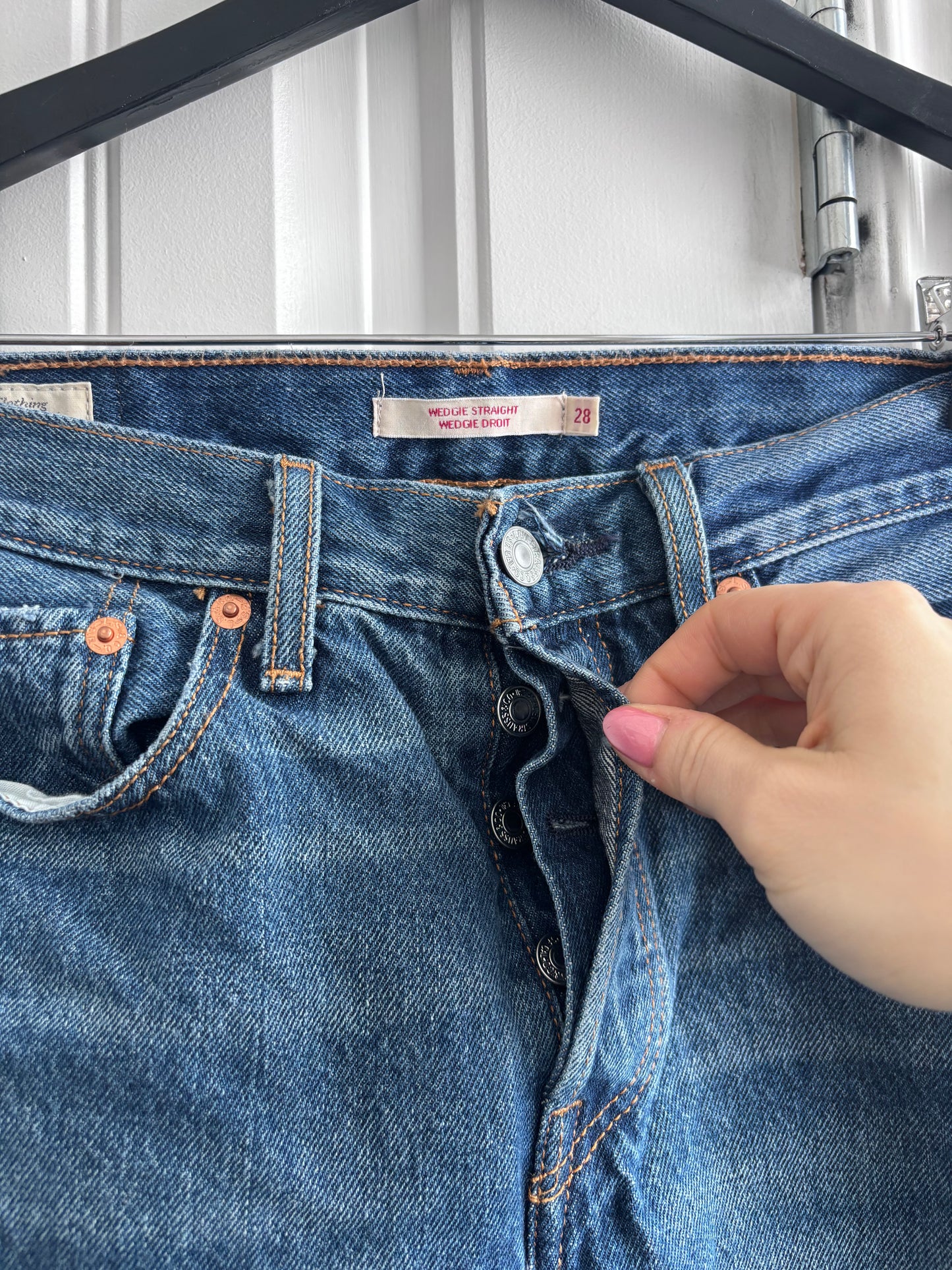 Levi's Wedgie Straight Distressed Denim 28" long | Sz 28 (F134E13)