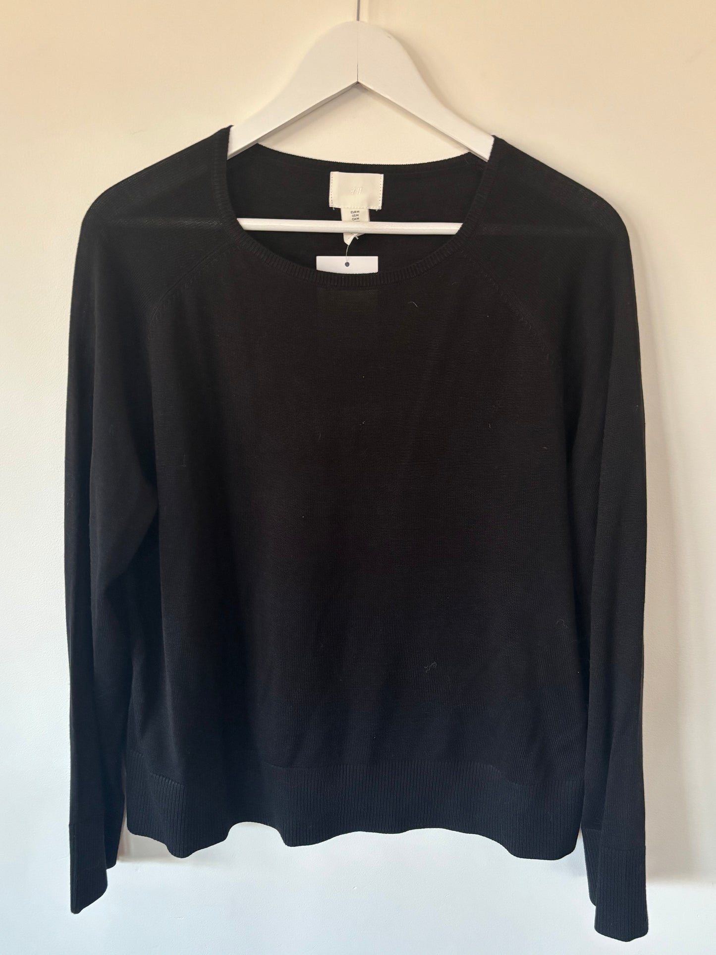H&M Black Fine Knit Crewneck Top | Medium (N75N19)