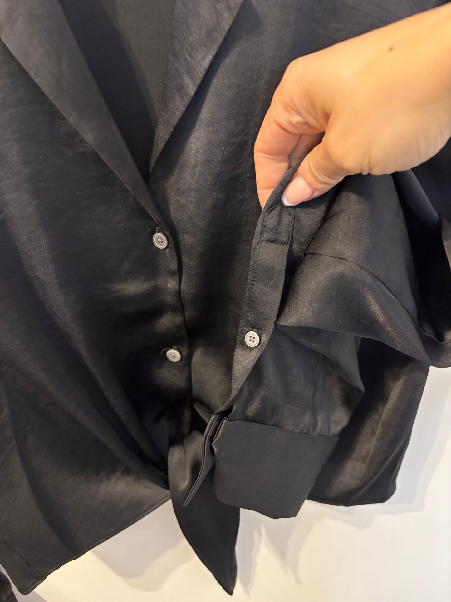 Wilfred / Aritzia Peaufiner Black Satin Tie Blouse | Small